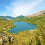 Incastonato tra le montagne dell’Abruzzo a 922 metri di altitudine, continua a essere una meta privilegiata per chi cerca un weekend