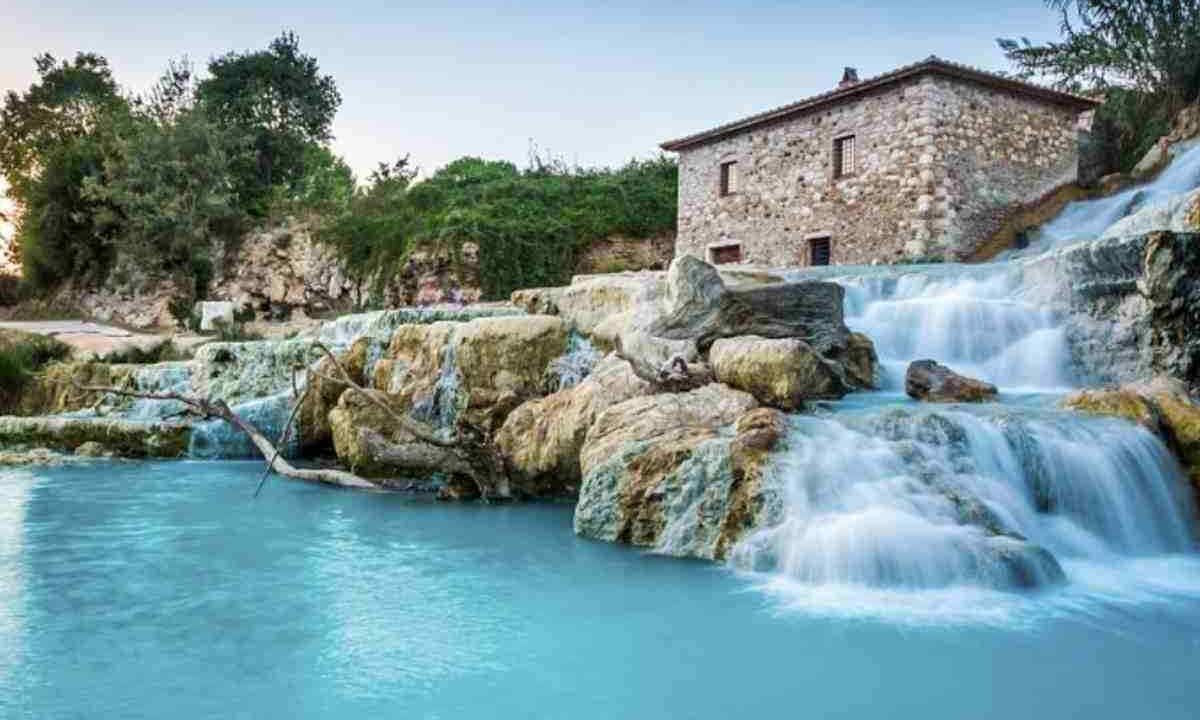 Immagina di immergerti nelle acque fredde, circondato da montagne o immerso nella bellezza di piccole baie isolate