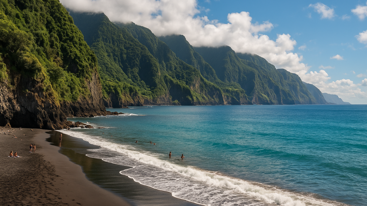 Seixal Beach di Madeira: l'incanto della sabbia nera vulcanica tra montagne lussureggianti