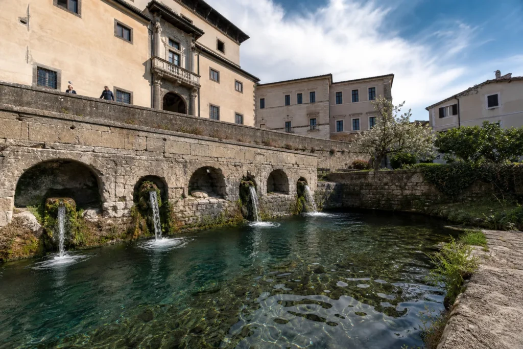 San Gemini in Umbria: il borgo dell'acqua tra fonti storiche e palazzi in pietra