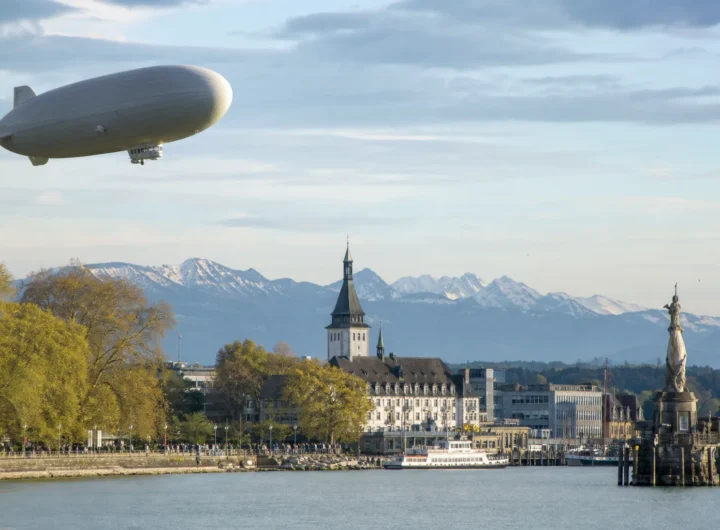 Friedrichshafen: la città degli Zeppelin sul Lago di Costanza con le Alpi all'orizzonte