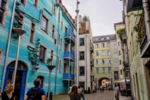 Kunsthofpassage di Dresda: il cortile artistico dove la pioggia diventa musica