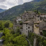 Papigno: il borgo umbro dove la pietra incontra il grande cinema