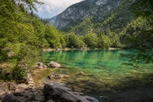 Lago di Cornino: il Friuli più silenzioso nascosto sotto le montagne