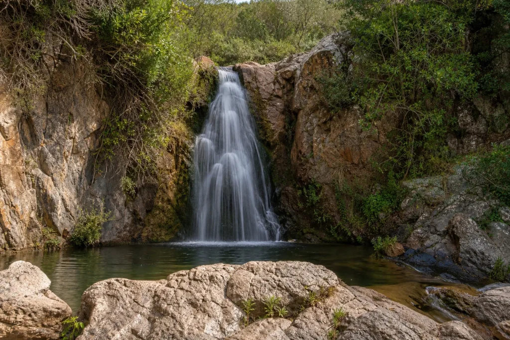 Pego do Inferno: la cascata nascosta dell'Algarve tra leggende e natura selvaggia