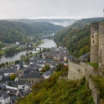 Bouillon: il borgo medievale belga dominato da un castello incastonato nelle foreste dell'Ardenna