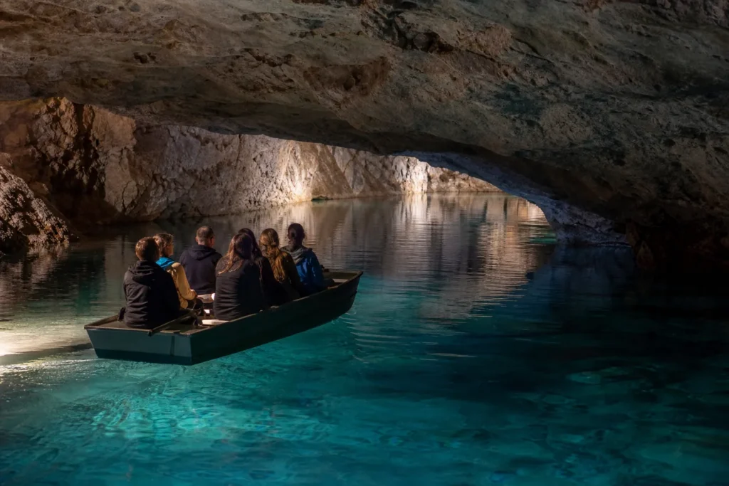 Seegrotte: il lago sotterraneo più grande d'Europa nascosto nelle viscere dell'Austria