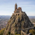 Cappella di Saint-Michel d'Aiguilhe: il gioiello francese sulla cima di un dente vulcanico